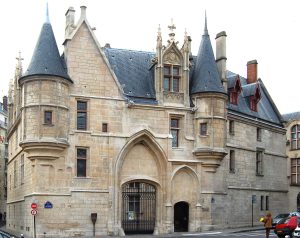 visiter l'hôtel de sens à Paris